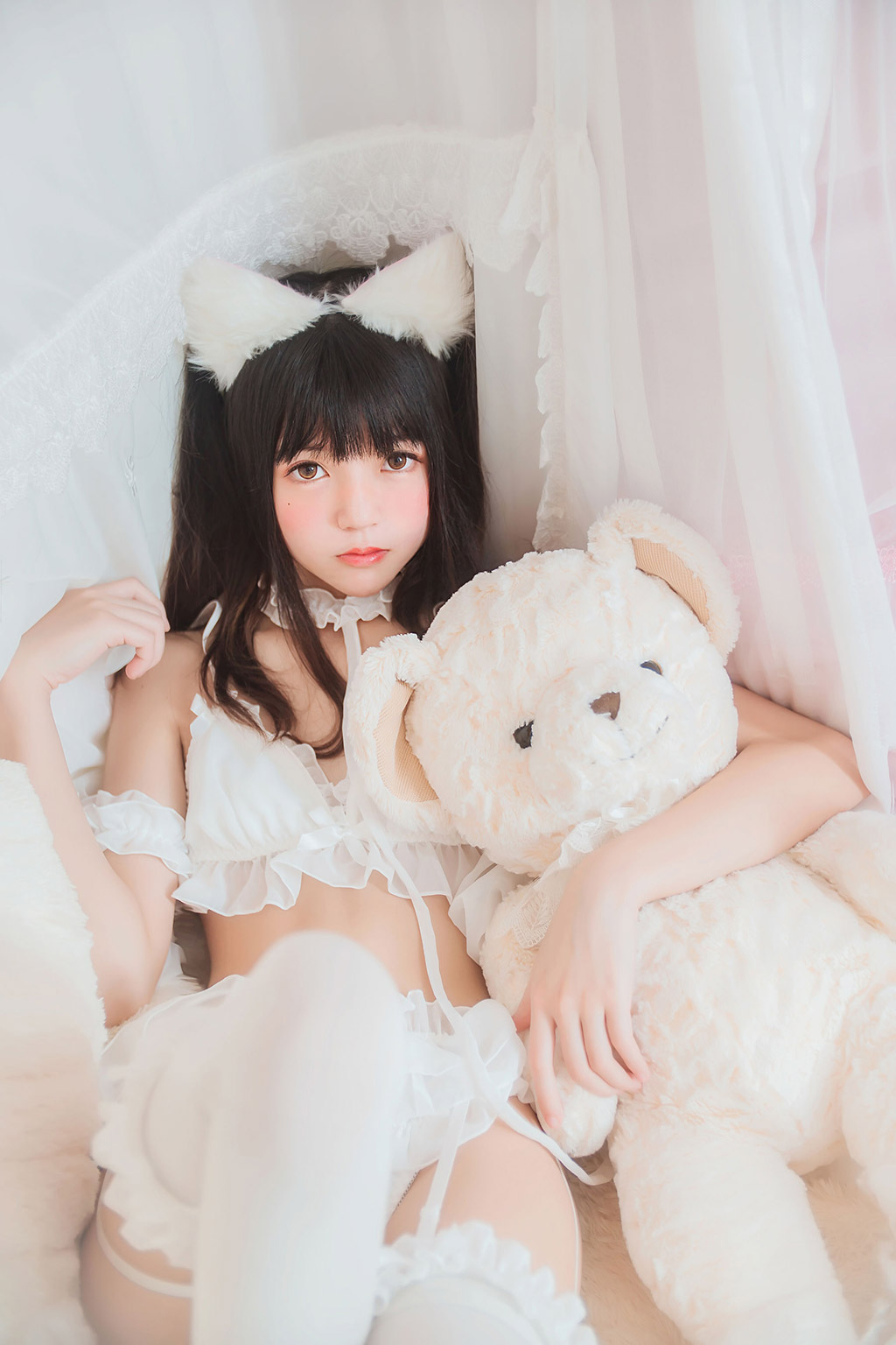 櫻桃喵《白貓》 [蘿莉COS] 寫真集[32P