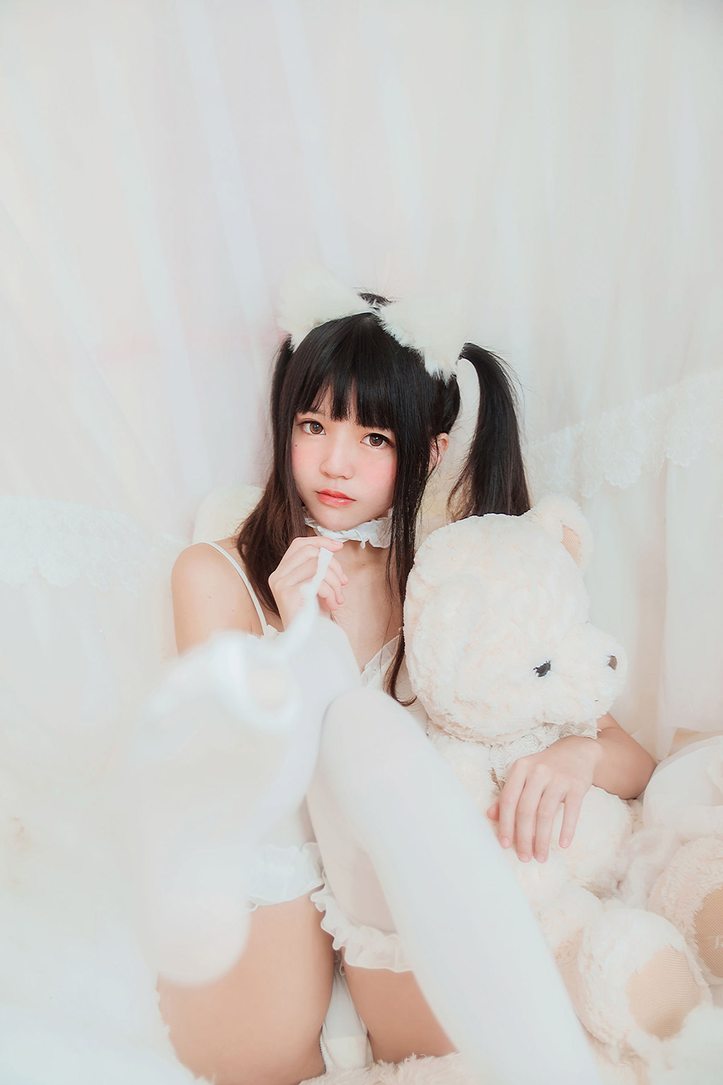 櫻桃喵《白貓》 [蘿莉COS] 寫真集[32P