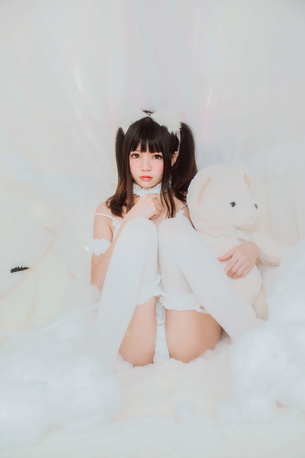 櫻桃喵《白貓》 [蘿莉COS] 寫真集[32P