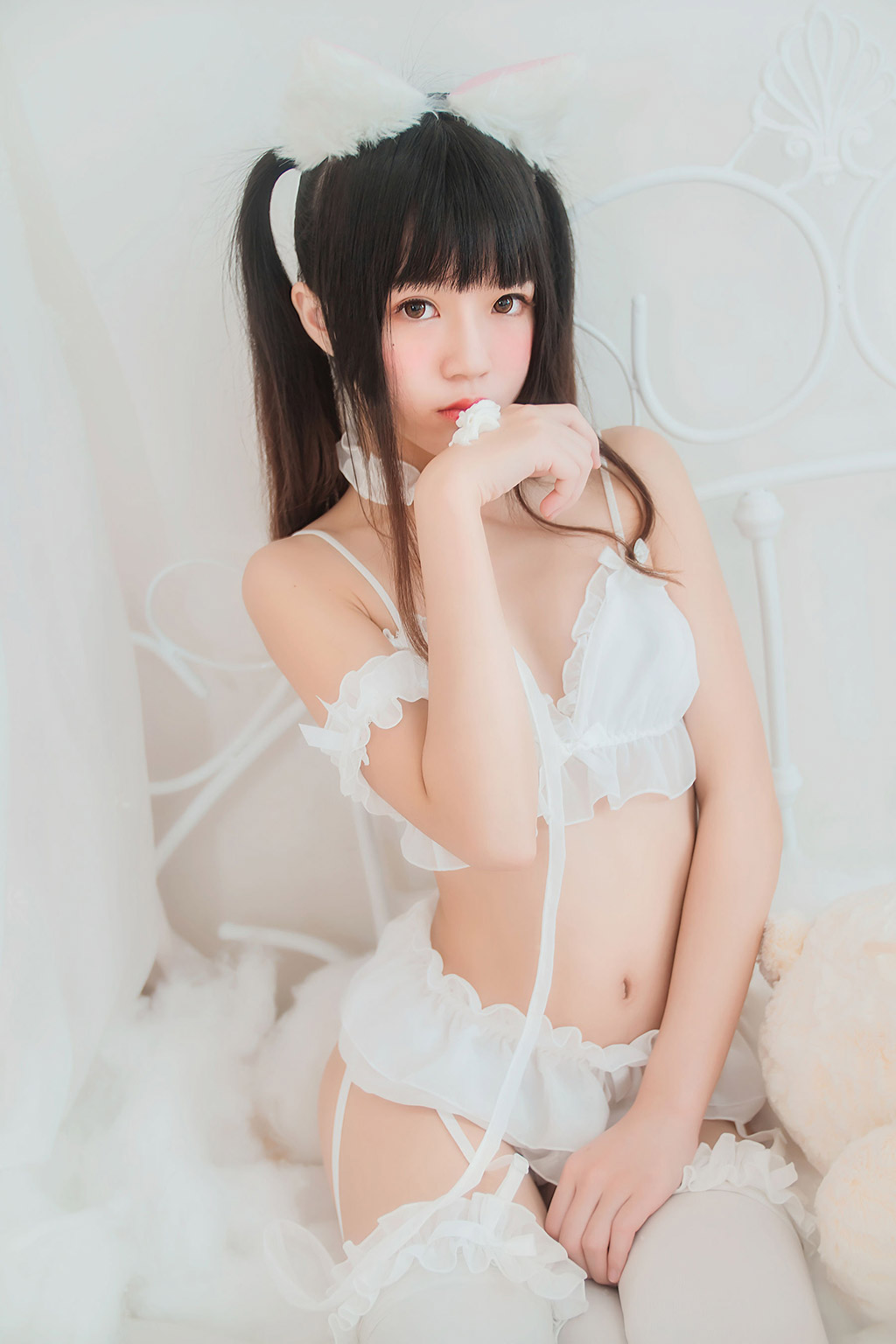 ซากุราโตะเมียว 《ไวท์แคท》 [โลลิตะ คอส] หนังสือภาพ[32P