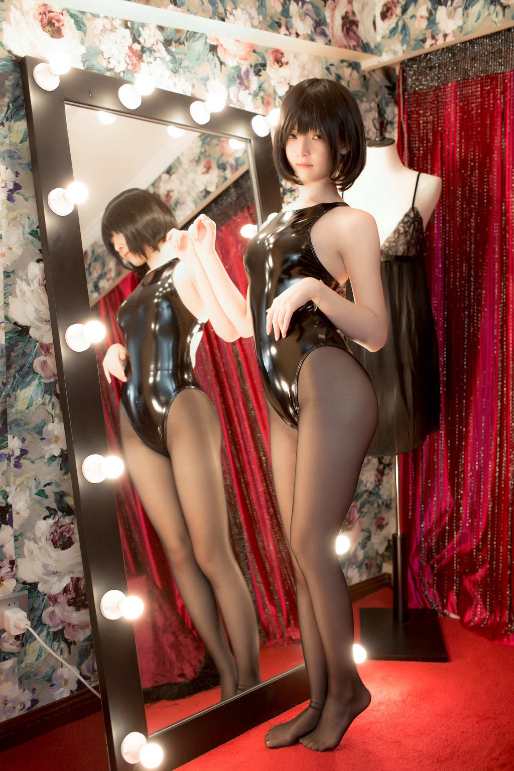 一小央澤《黑絲》 [Cosplay美女] 寫真集[33P