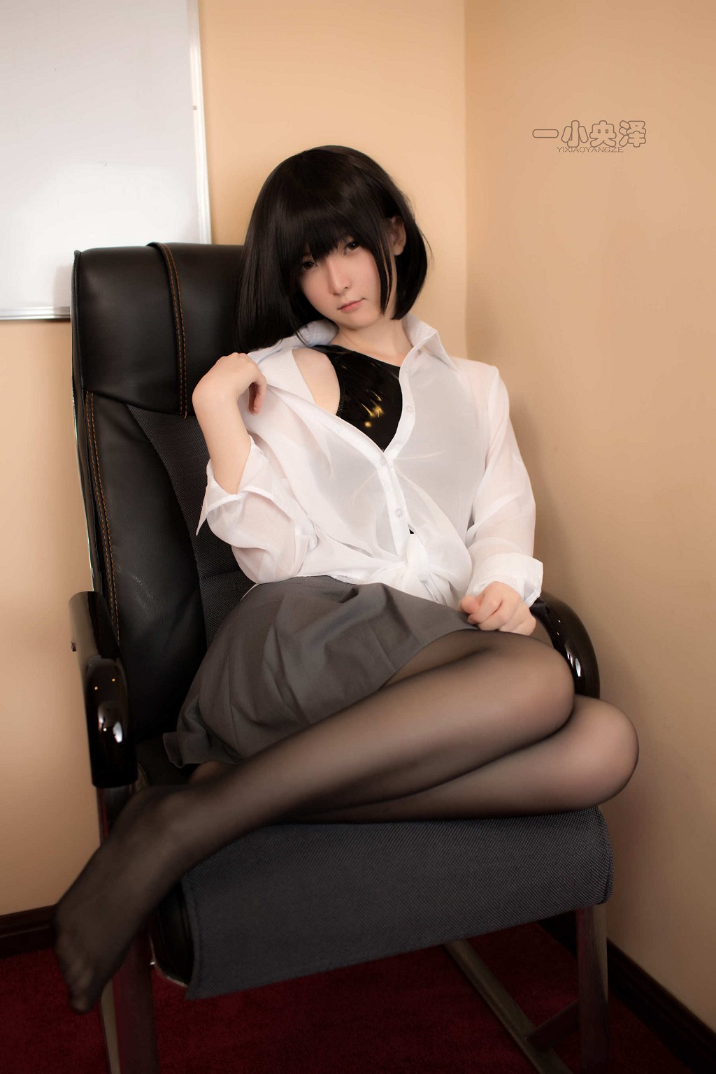 一小央澤《黑絲》 [Cosplay美女] 寫真集[33P