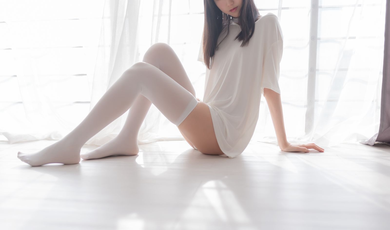 Cosplay极品黑丝大尺度超污白丝美腿美女福利图