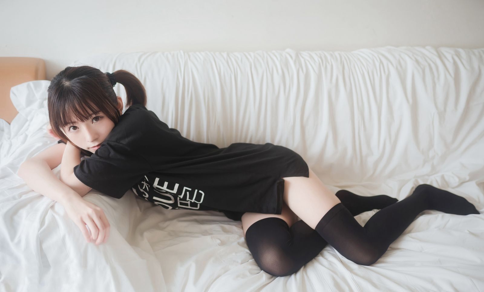 JK制服美女性感黑色過膝襪Cosplay大尺度圖片