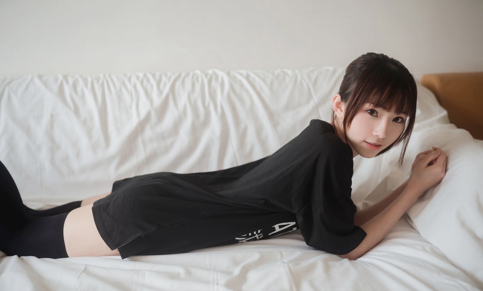 JK制服美女性感黑色過膝襪Cosplay大尺度圖片