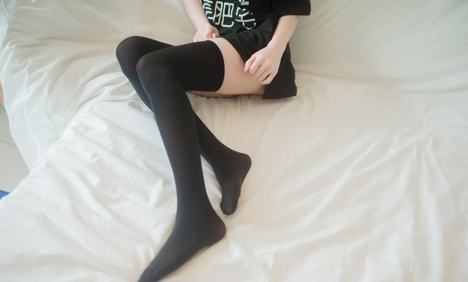 JK制服美女性感黑色過膝襪Cosplay大尺度圖片