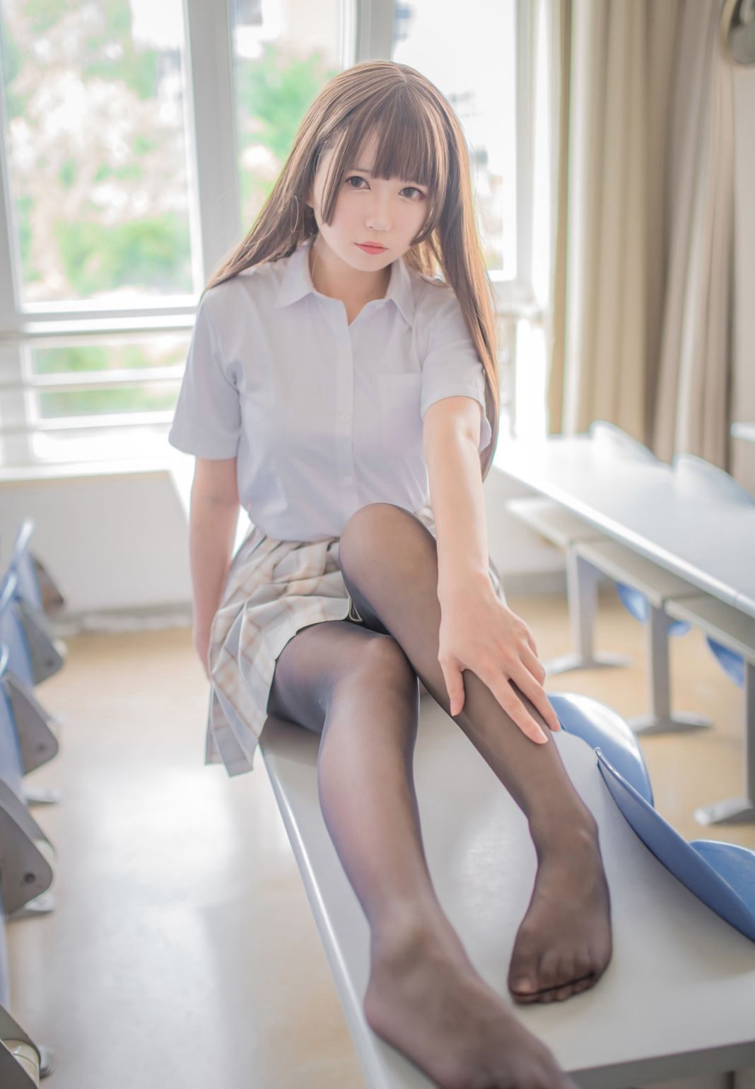 Platinum JK Black Silk Slightly Plump Girl Cosplay Seduction Explicit Short Skirt Fan Service Images