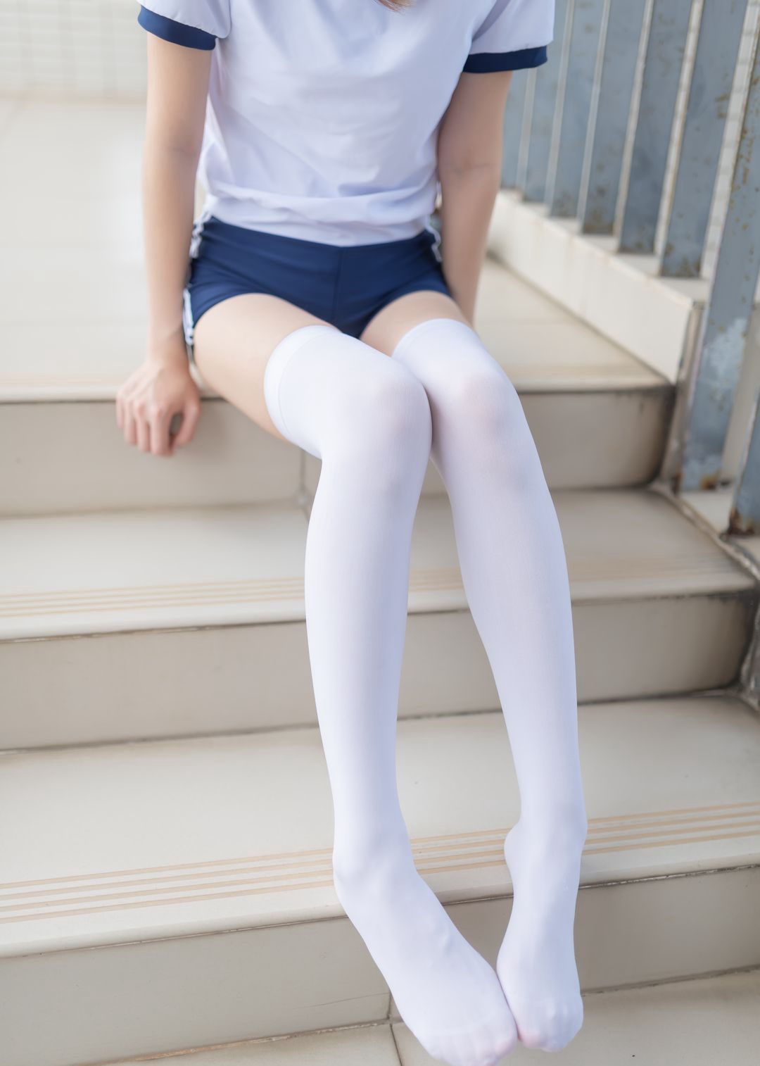 สาวสวยชุด JK ถุงน่องขาว จาก เมี่ยวตัง ภาพยนตร์ ขายาวเซ็กซี่ ทรงผมหางม้าสองข้าง Cosplay สาวสวย