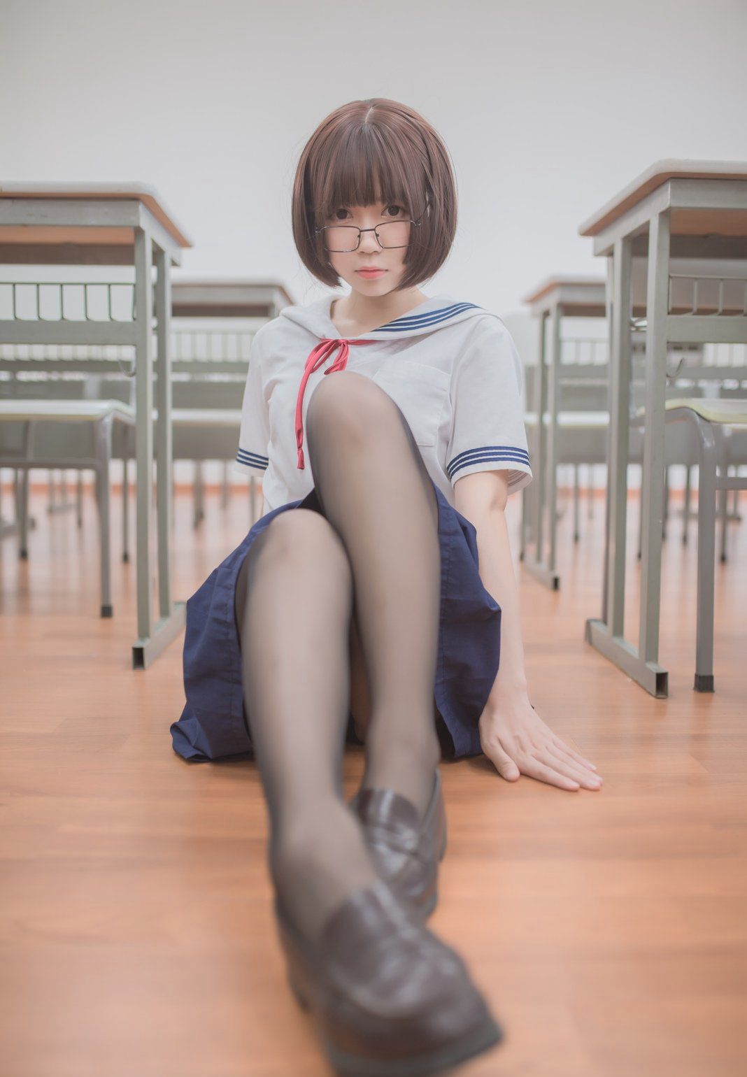 白金2020のシルクストッキング美脚JK制服誘惑ミニスカート黒ストッキング玉足コスプレ