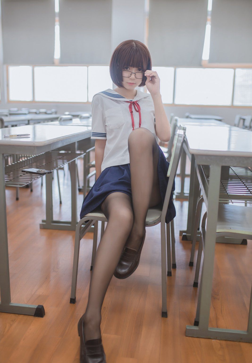 白金2020のシルクストッキング美脚JK制服誘惑ミニスカート黒ストッキング玉足コスプレ