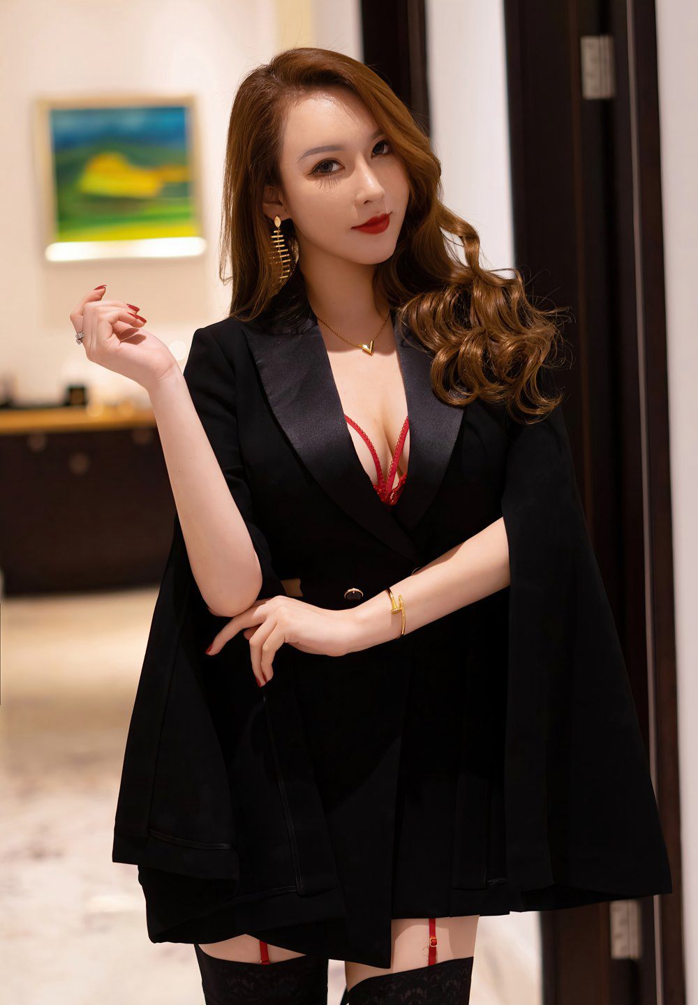 Eunice Egg's super large beautiful breasts, sexy black silk temptation, lace lingerie, huge buttocks temptation.