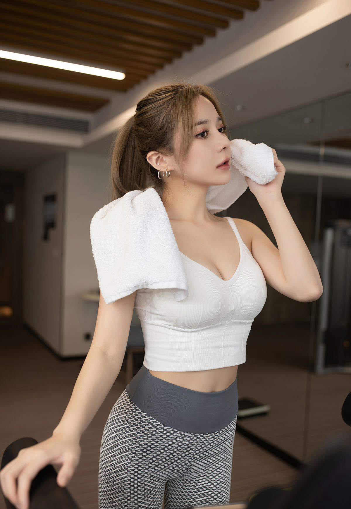 魚子醬菲什超大美胸挺進誘惑健身美少婦大圓臀誘惑圖片