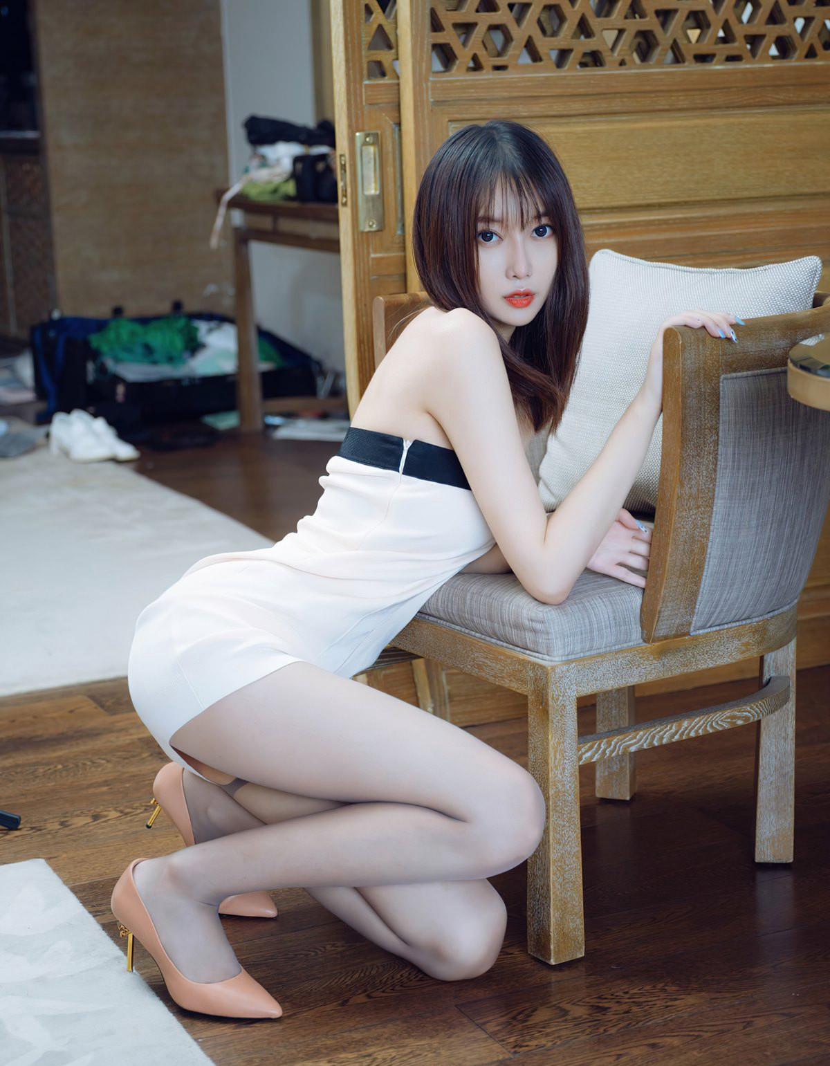 玥兒玥高顏值短髮美少婦極品肉絲襪美腿高跟性感套圖