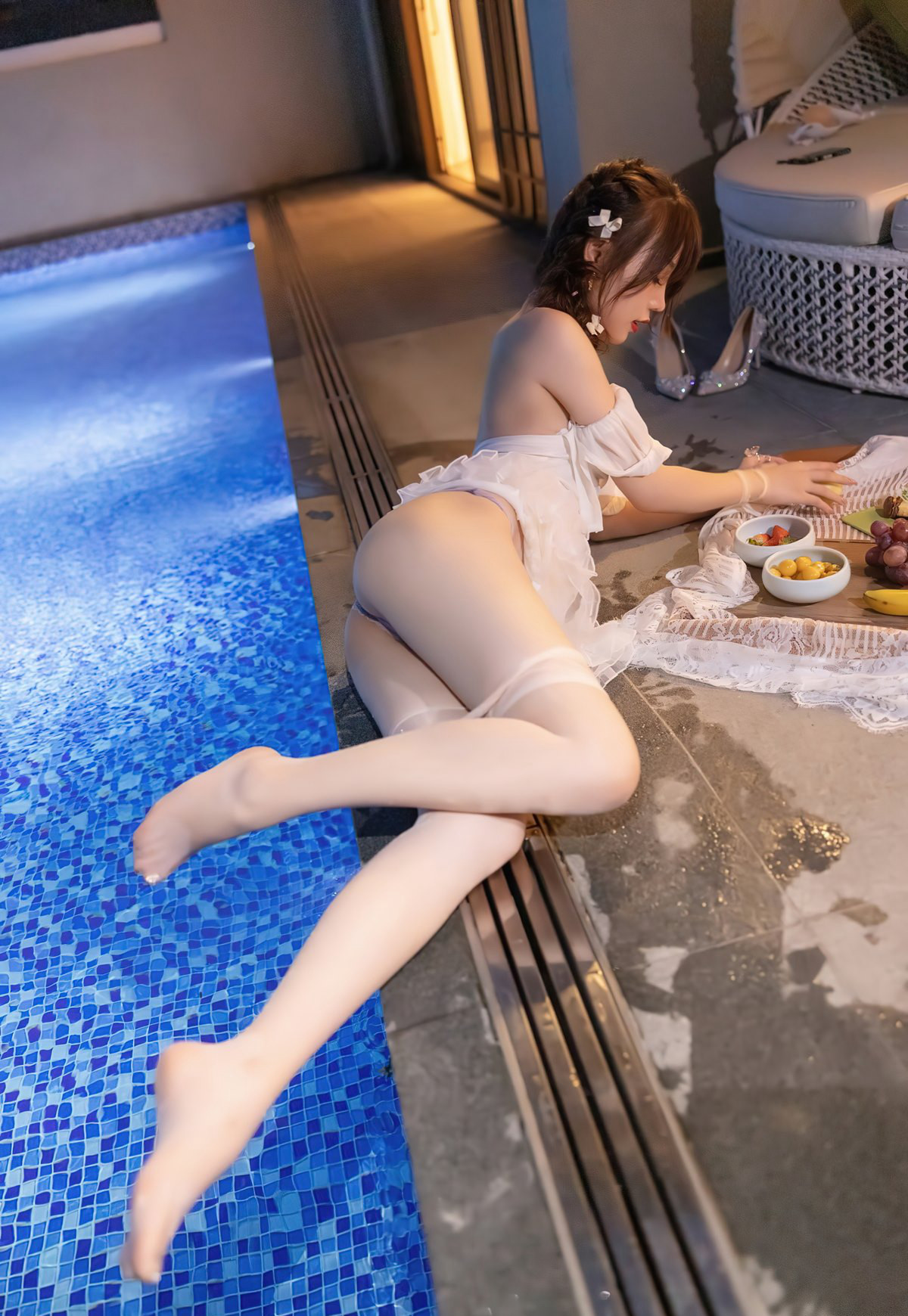 芝芝Booty极品湿身白丝无内高跟美腿丰满大胸湿了的丝袜玉足