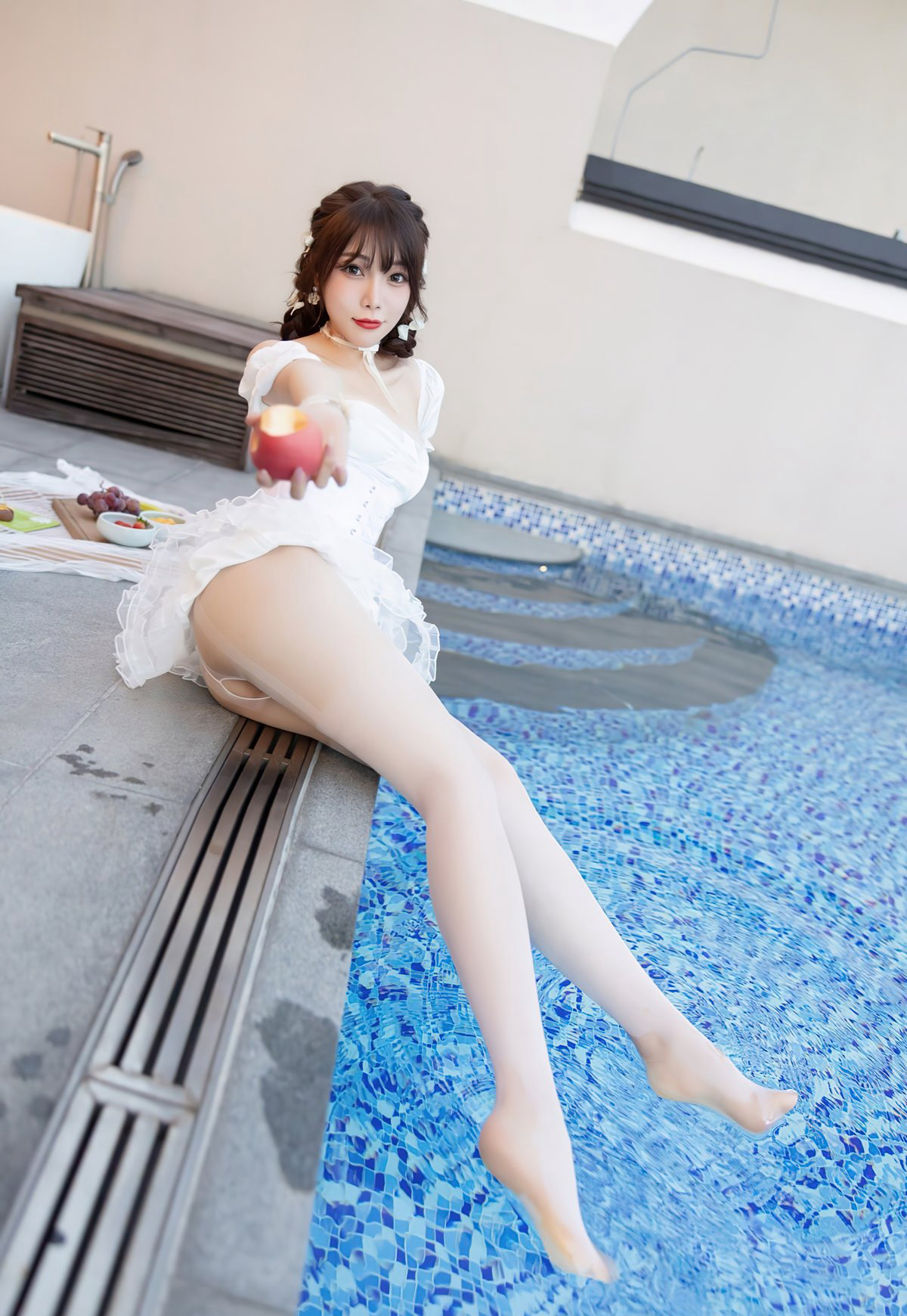 Zhi Zhi Booty premium wet body white silk no underwear high heels beautiful legs full large breasts wet stockings jade feet