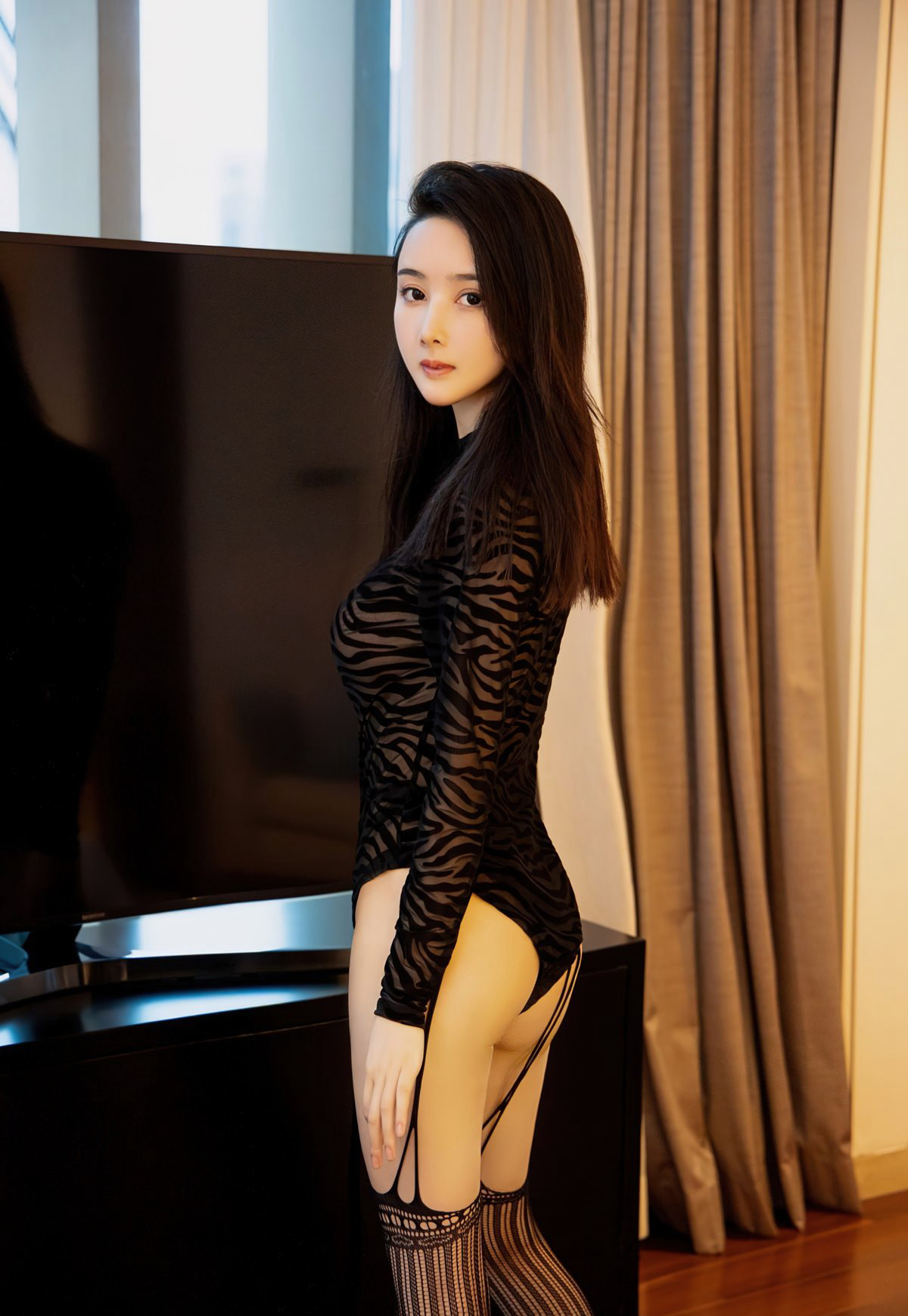 2022风骚美少妇情趣内衣诱惑吊带丝袜极品美腿高翘臀