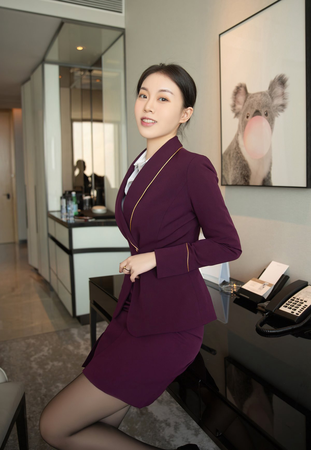 無內黑絲美麗的空姐高級酒店劇情性感玉足美腿制服誘惑