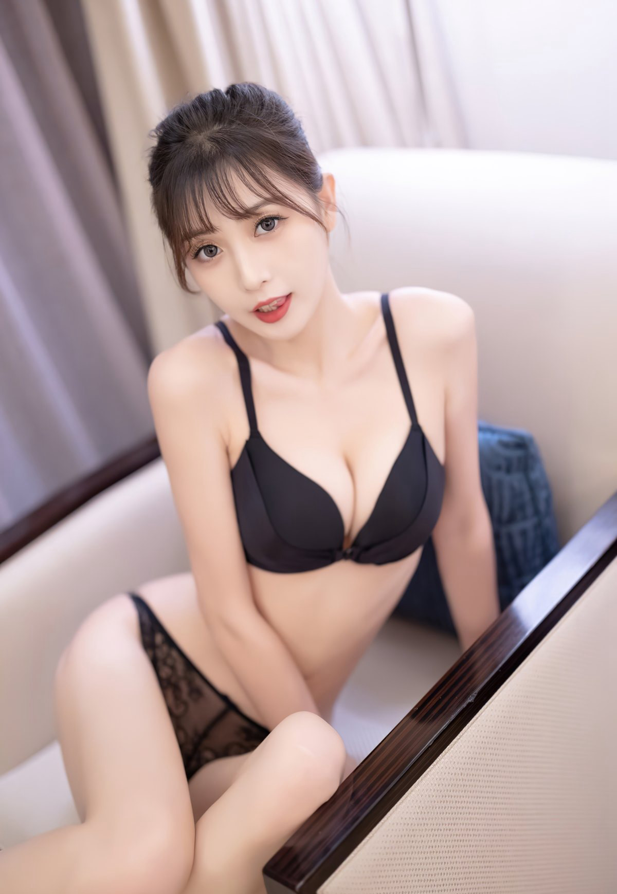 性感空姐林星阑制服丁字裤诱惑酒店跪爬性感翘臀灰丝袜无内诱惑