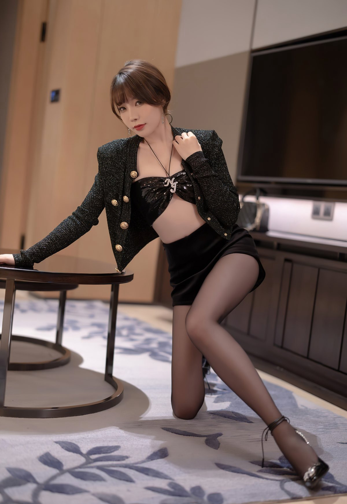 Zhi Zhi 2022 Stunning Black Stockings No Underwear Flirtatious Thong Hotel Bent-Over Pose Erotic Stockings