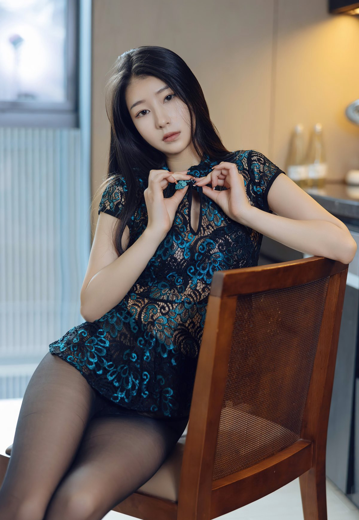 熊小諾黑絲無內性感美腿高跟撅臀誘惑風騷情趣內衣美少婦