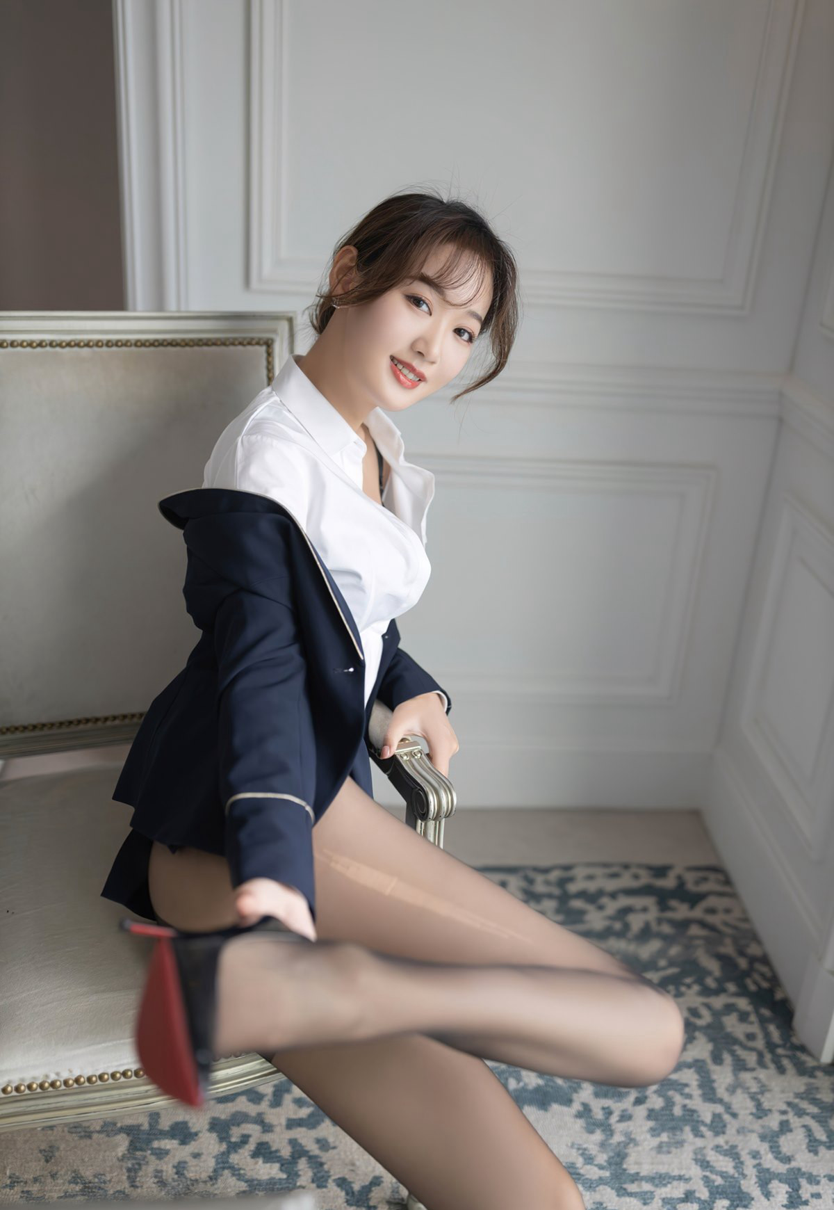 Tang Anqi Sexy Secretary Uniform Stockings High Heels Office Flirtatious Photoshoot High Definition Photo Set
