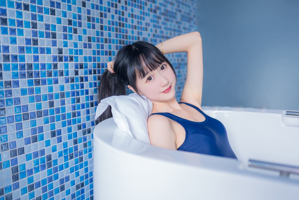 木綿綿《白襯衫黑絲死庫水》 [COSER美女] 寫真集[30P