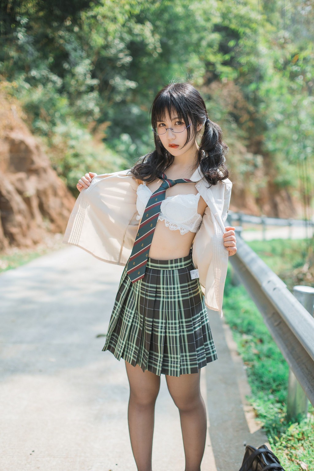 COSER小姐姐逐月su 《乡间小路》 [Cosplay美少女] 写真集[45P]