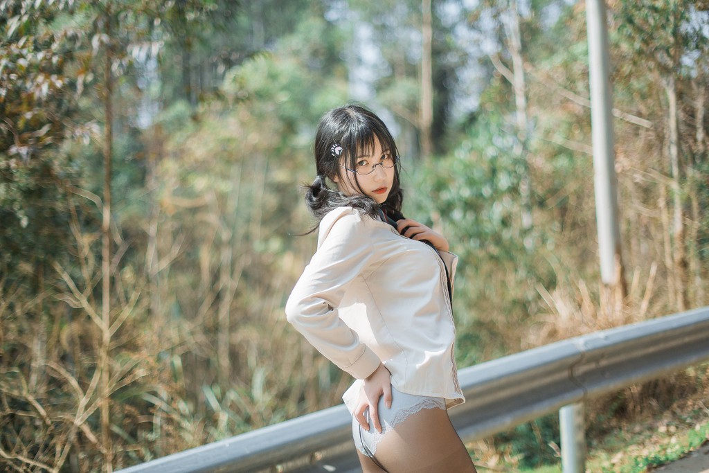 COSER小姐姐逐月Su 《鄉間小路》 [Cosplay美少女] 寫真集[45P