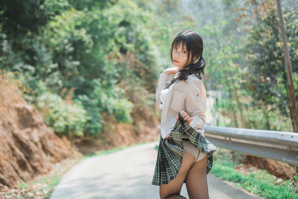 COSER Miss Zhu Yue Su 'Country Road' [Cosplay Beautiful Girl] Photobook [45P