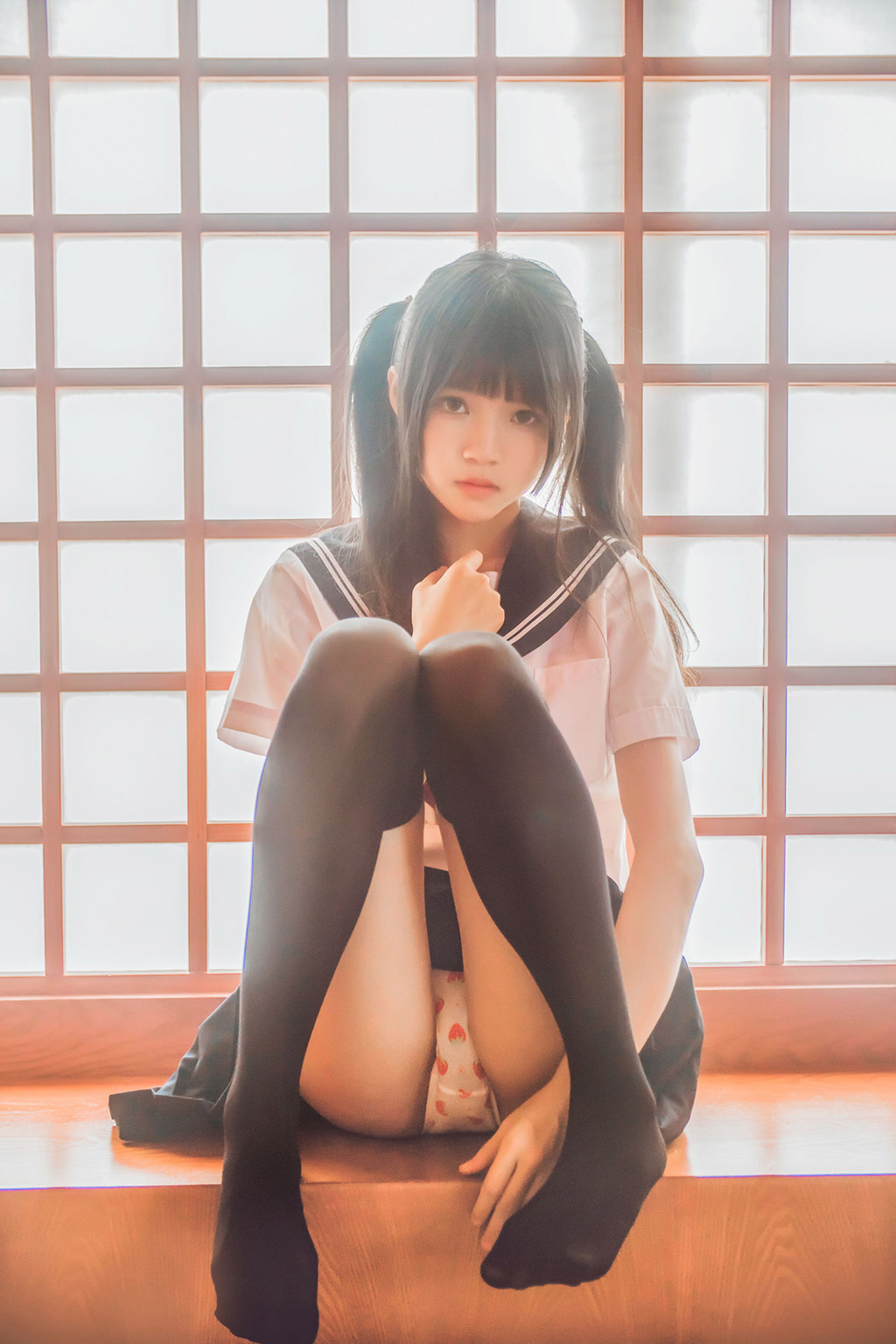 櫻桃喵《小背心換水手服》 [蘿莉COS] 寫真集[144P