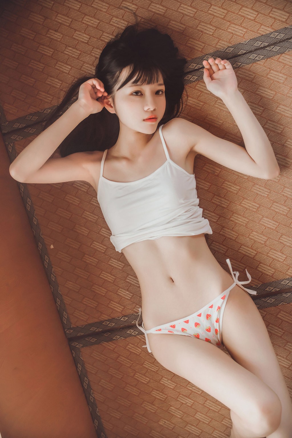 桜桃喵《小背心から水手服へ》 [ロリコス] 写真集[144P