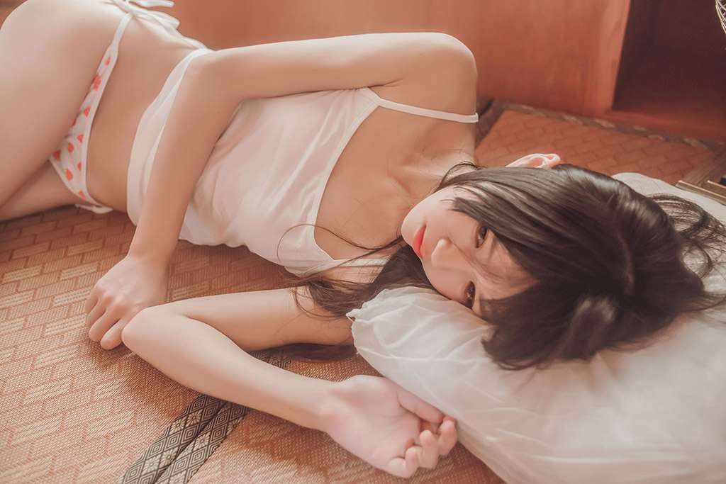 Sakurato Meow 'Small Vest to Sailor Suit' [ belle ta Cosplay] Photo Book [144P