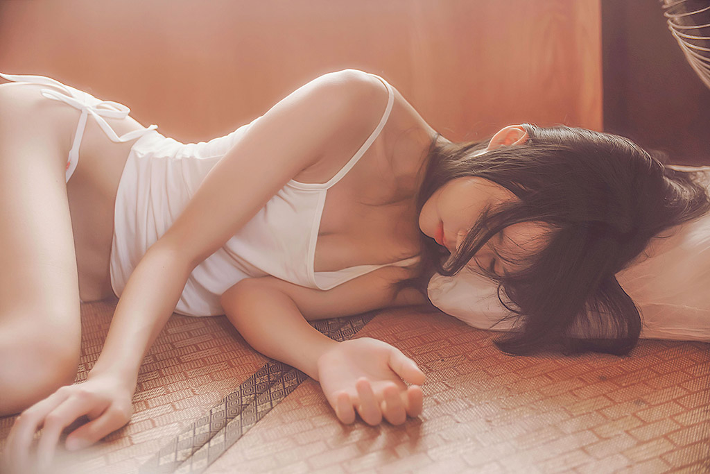 櫻桃喵《小背心換水手服》 [蘿莉COS] 寫真集[144P