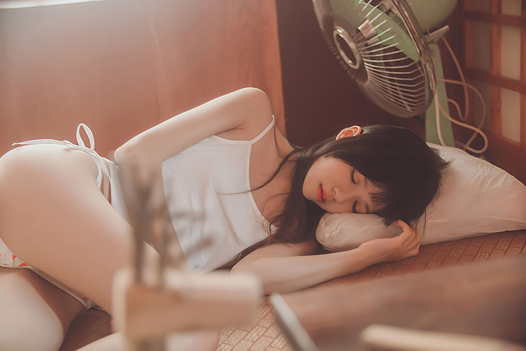 櫻桃喵《小背心換水手服》 [蘿莉COS] 寫真集[144P