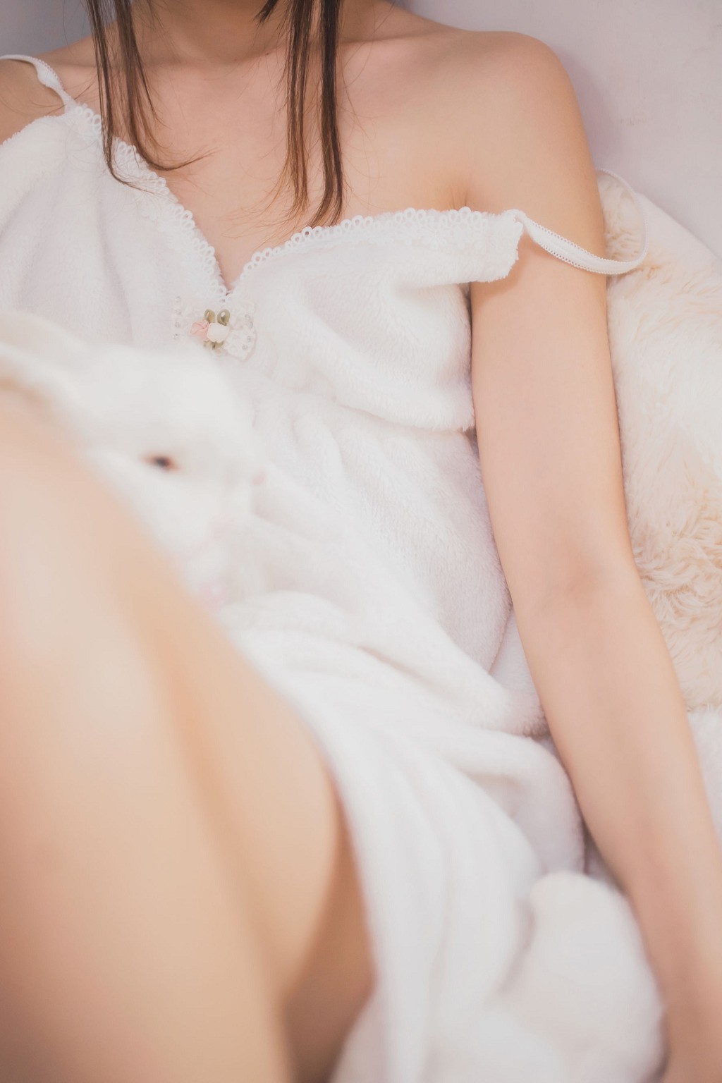 Sakura Tao Meow's "Hibernation" [ belle ta Cosplay] Photobook [38P