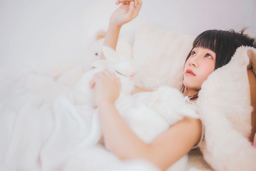 Sakura Tao Meow's "Hibernation" [ belle ta Cosplay] Photobook [38P