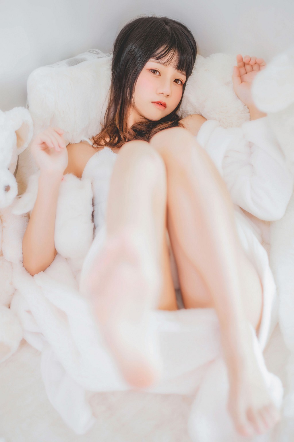 Sakura Tao Meow's "Hibernation" [ belle ta Cosplay] Photobook [38P