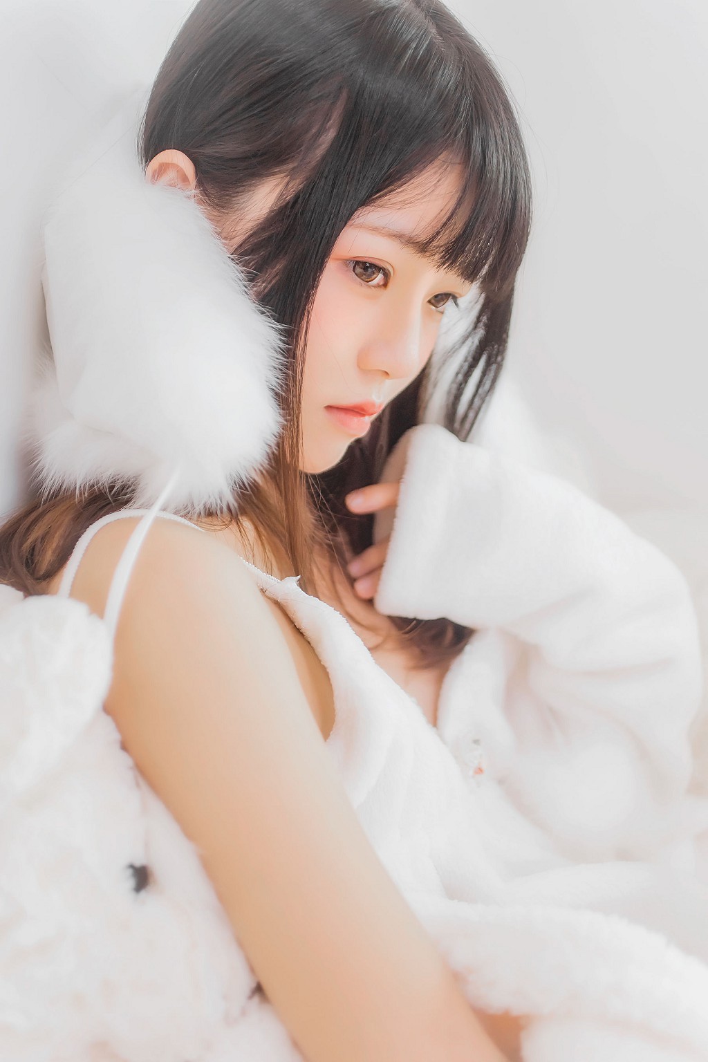 桜桃喵《冬眠》 [蘿莉COS] 寫真集[38P