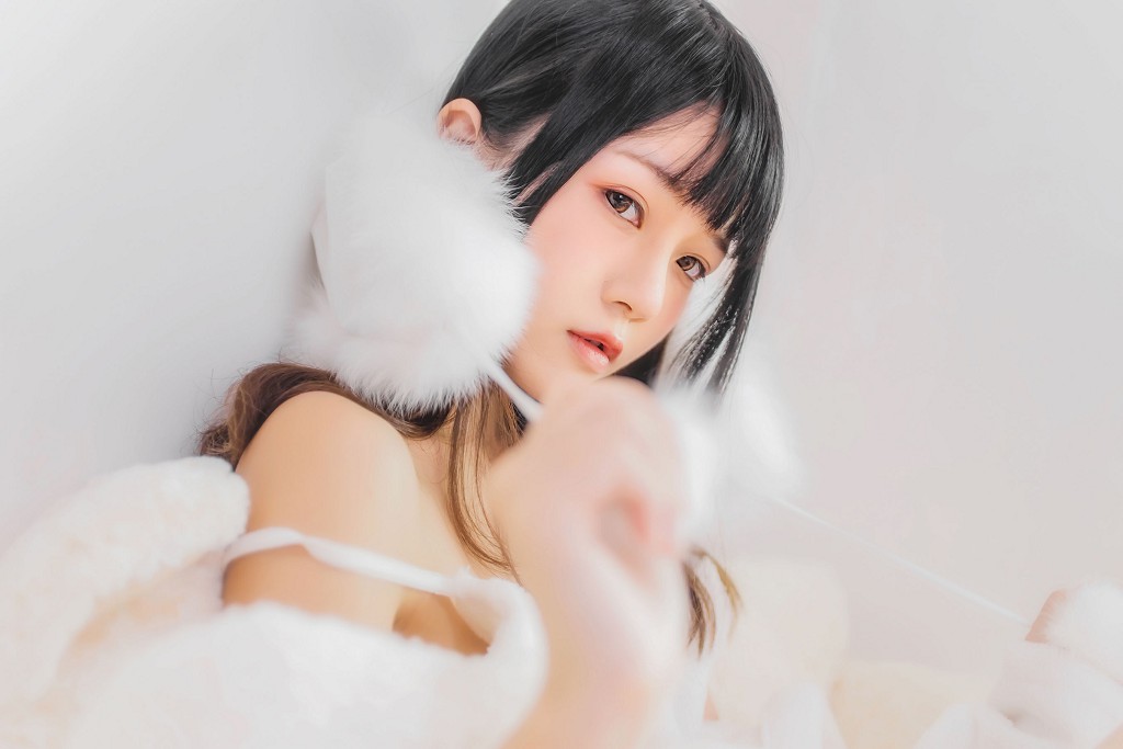桜桃喵《冬眠》 [蘿莉COS] 寫真集[38P