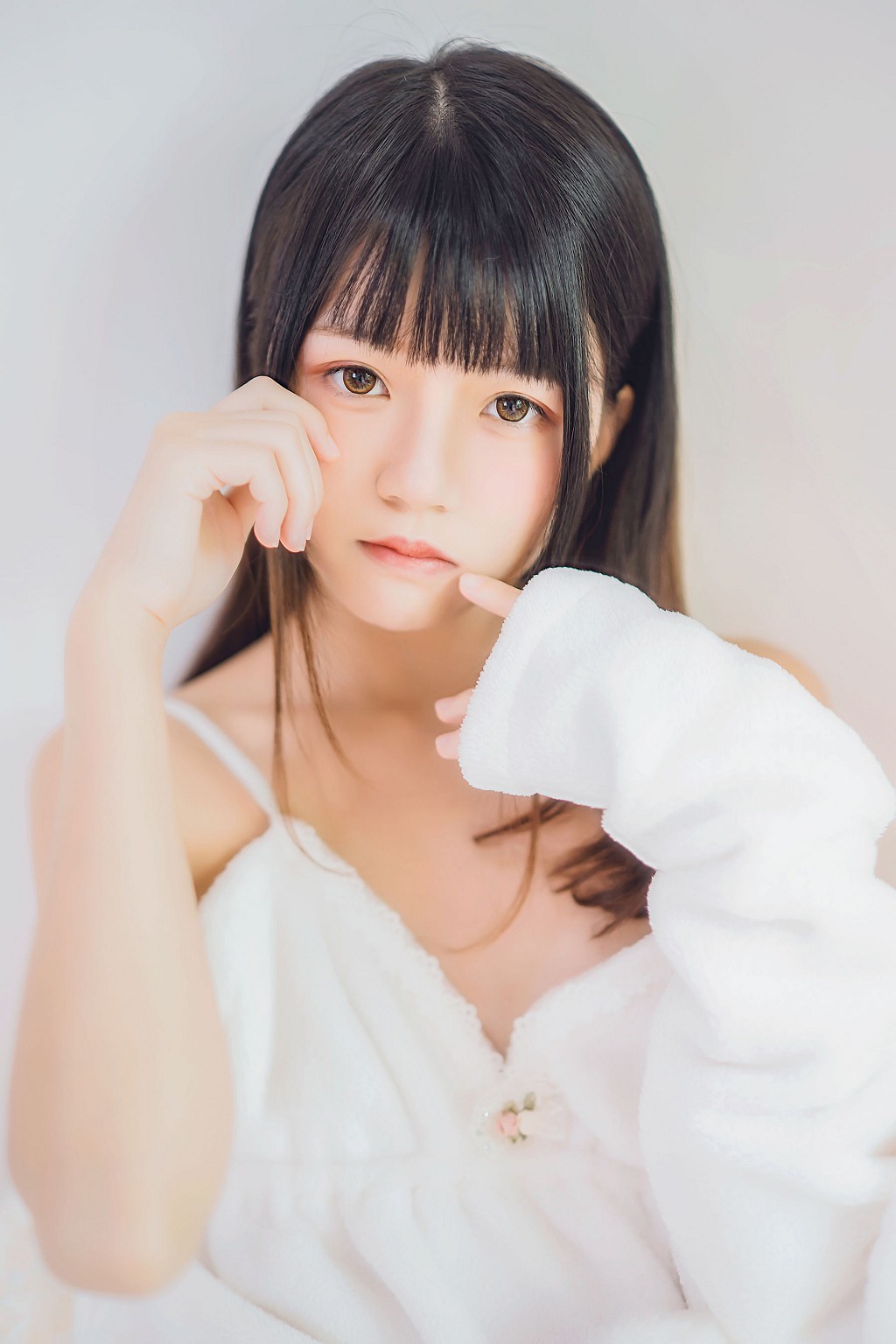 Sakura Tao Meow's "Hibernation" [ belle ta Cosplay] Photobook [38P