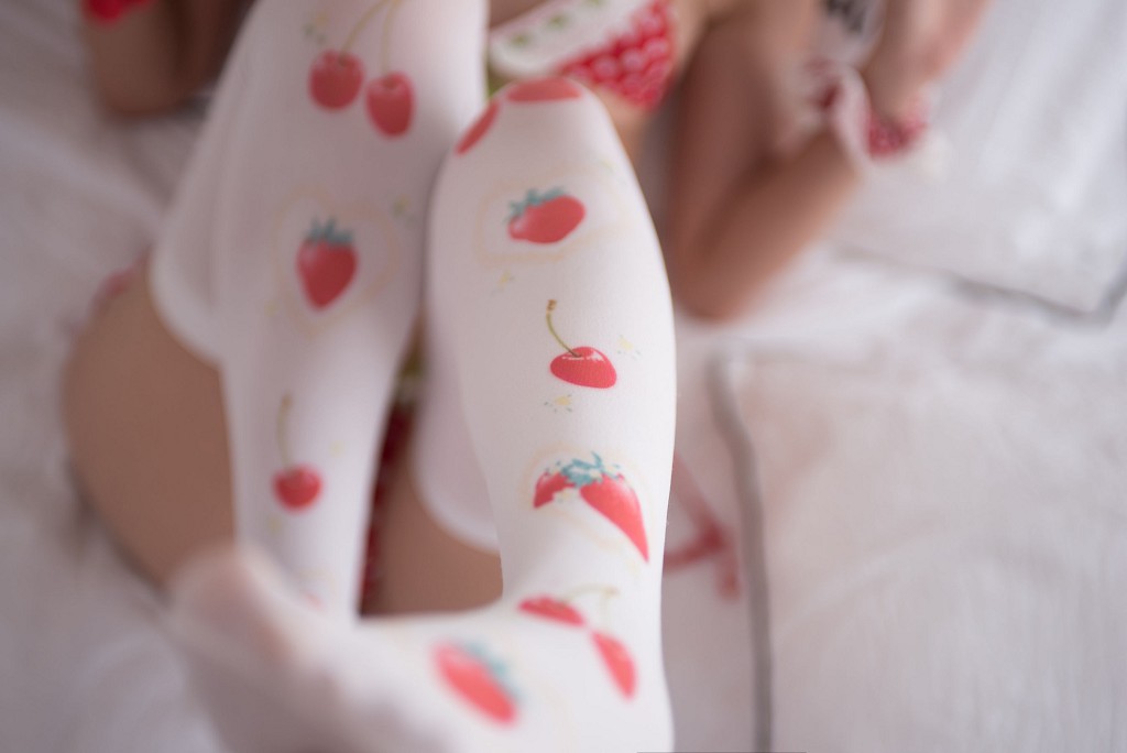 Ân Ngư Phi Nhi: 《Kato Megumi + Nữ hầu + Tai thú + Tình yêu Cherry》 [Cô gái Cosplay] Tập ảnh [36P