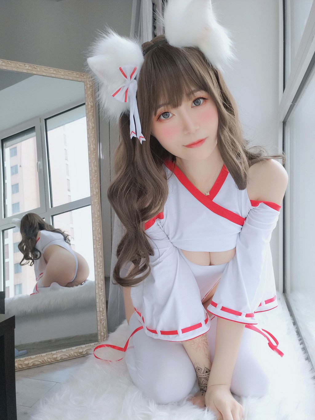 COSER Bạch Ngân 81 《Con cáo con được nuôi tại ngôi đền》 [Cosplay Girl] Tập ảnh [50P