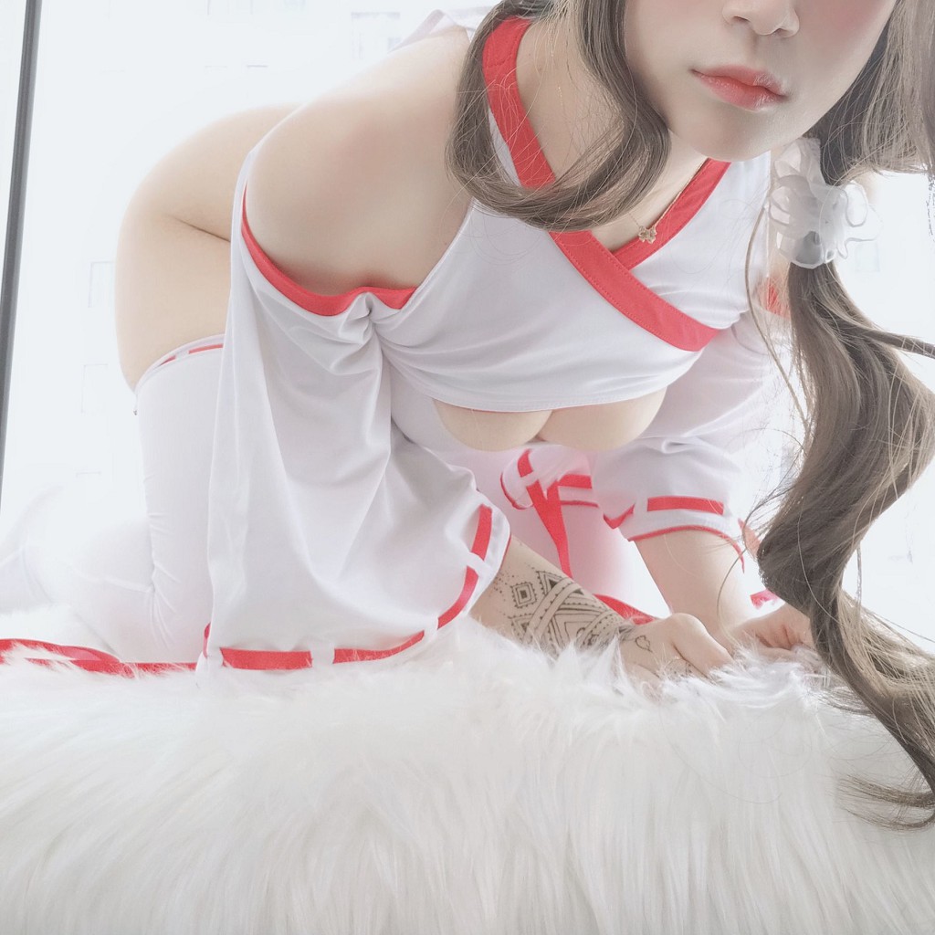 COSER Bạch Ngân 81 《Con cáo con được nuôi tại ngôi đền》 [Cosplay Girl] Tập ảnh [50P
