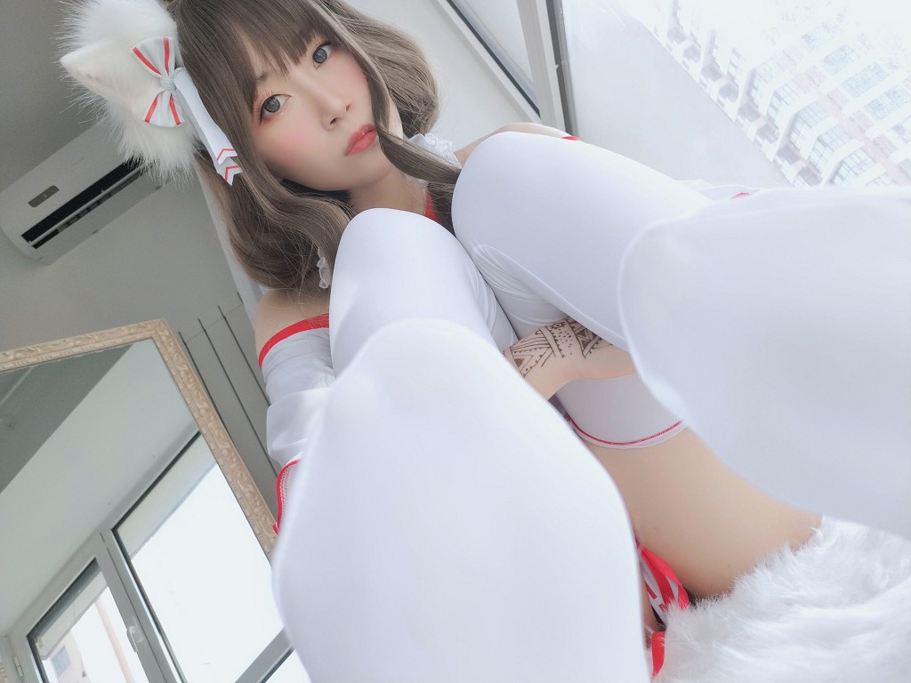 COSER白銀81《神社飼養的小狐狸》 [Cosplay少女] 寫真集[50P
