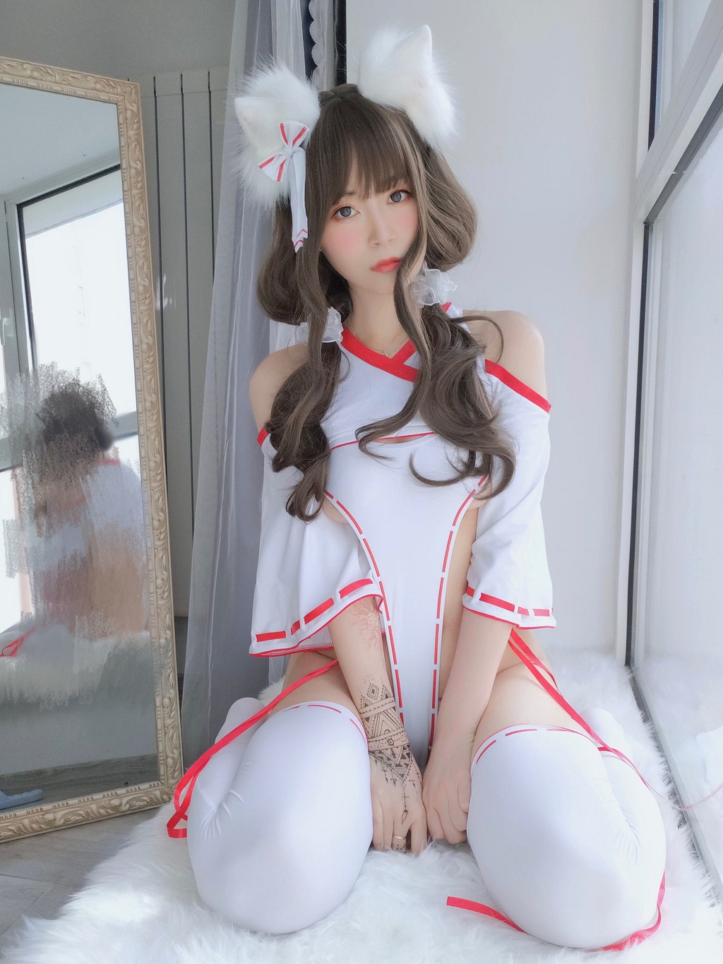 COSER白銀81《神社飼養的小狐狸》 [Cosplay少女] 寫真集[50P