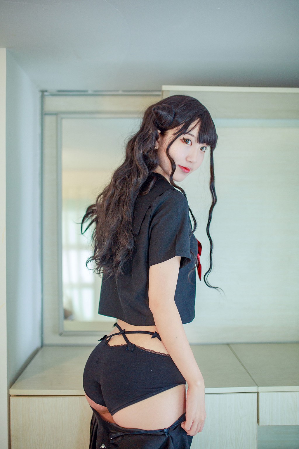 Coser Heichuan "Little Devil JK" [Cosplay Benefits] Photo Book [32P