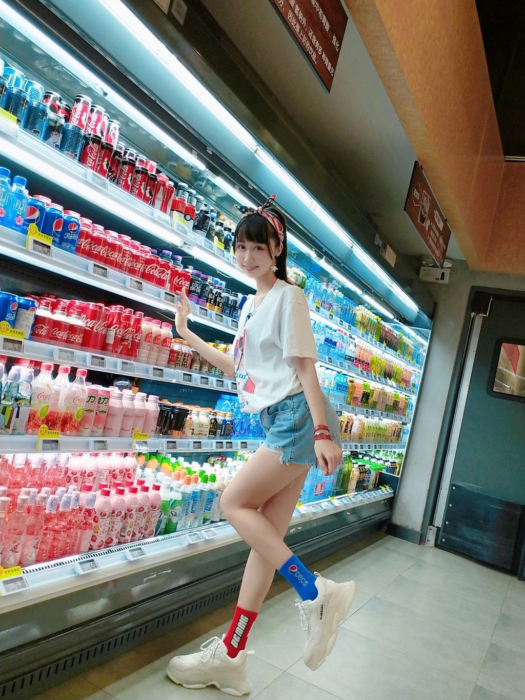 Mu Mian Mian OwO's Intelligent Girlfriend T-shirt [Cosplayer Beauty] Photobook [22P