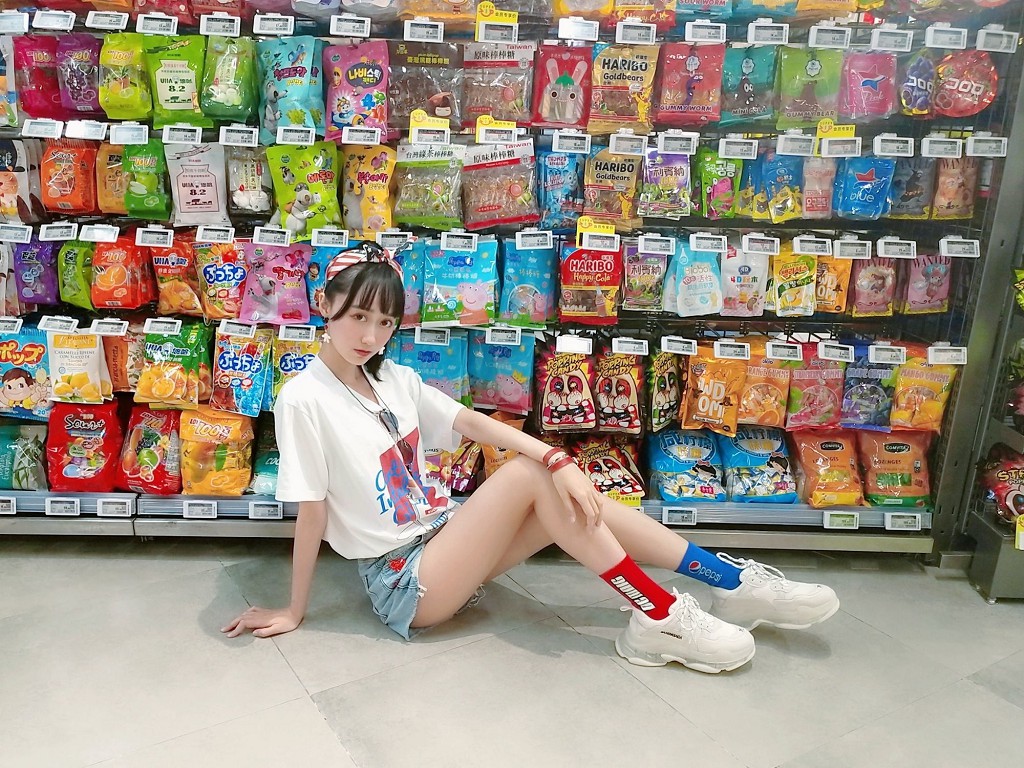 Mu Mian Mian OwO's Intelligent Girlfriend T-shirt [Cosplayer Beauty] Photobook [22P