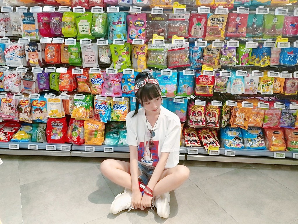 Mu Mian Mian OwO's Intelligent Girlfriend T-shirt [Cosplayer Beauty] Photobook [22P