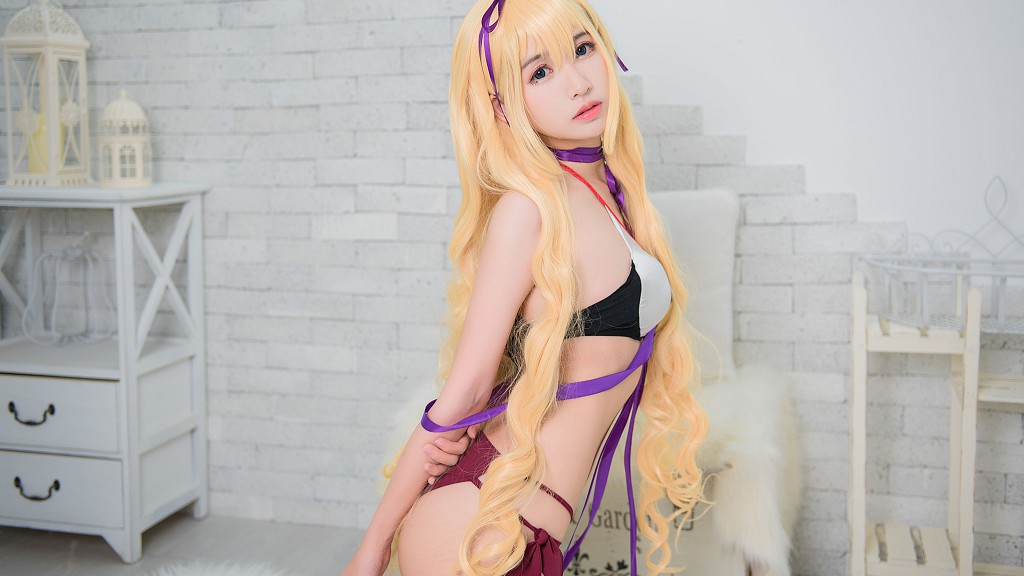 COSER鰻魚霏兒《性感吊帶睡裙+加藤惠+禮服》 [Cosplay美女] 寫真集[33P